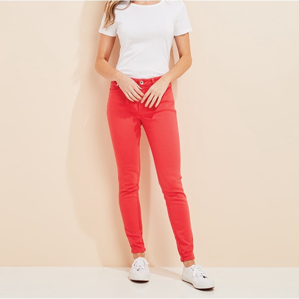 Vineyard Vines coral pink high rise skinny stretch jean. Size 26. No flaws.